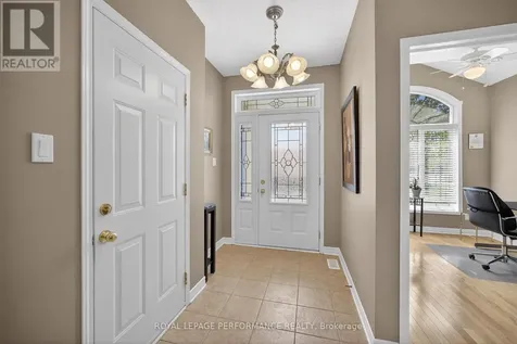 18 Chapelier Private Ottawa ON K1E 3Y1