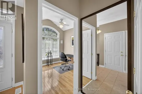 18 Chapelier Private Ottawa ON K1E 3Y1