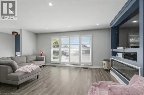 44 Oakhurst Crescent Kitchener ON N2B 3K3