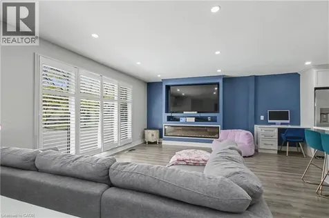 44 Oakhurst Crescent Kitchener ON N2B 3K3