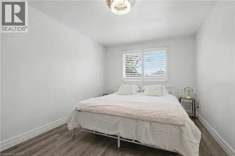 44 Oakhurst Crescent Kitchener ON N2B 3K3