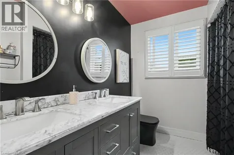 44 Oakhurst Crescent Kitchener ON N2B 3K3