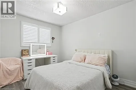 44 Oakhurst Crescent Kitchener ON N2B 3K3