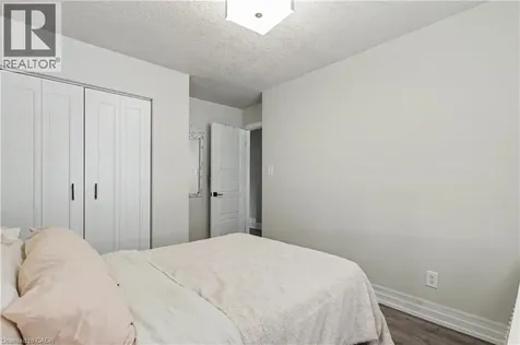 44 Oakhurst Crescent Kitchener ON N2B 3K3