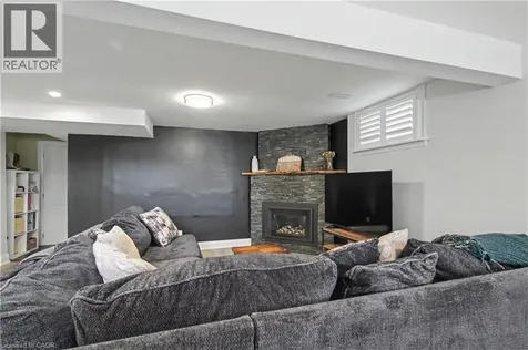 44 Oakhurst Crescent Kitchener ON N2B 3K3