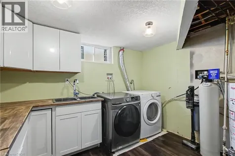44 Oakhurst Crescent Kitchener ON N2B 3K3