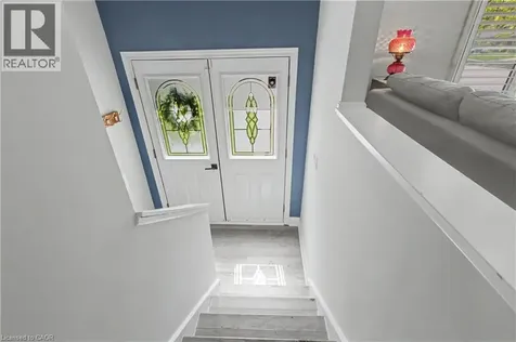 44 Oakhurst Crescent Kitchener ON N2B 3K3