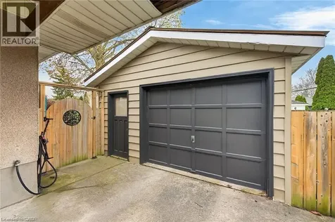 7 Coral Drive St. Catharines ON L2N 3R4