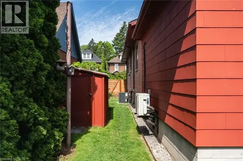 141 Rothsay Avenue Hamilton ON L8M 3G5