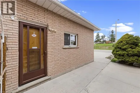 546 Dicenzo Drive Hamilton ON L9C 2C3