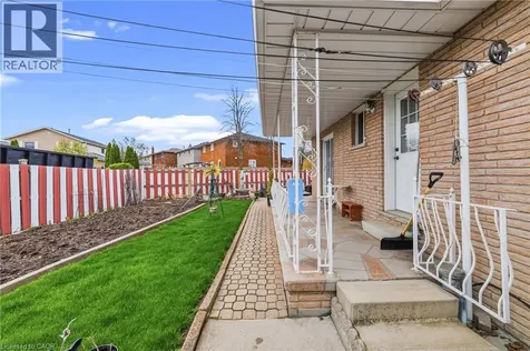 546 Dicenzo Drive Hamilton ON L9C 2C3