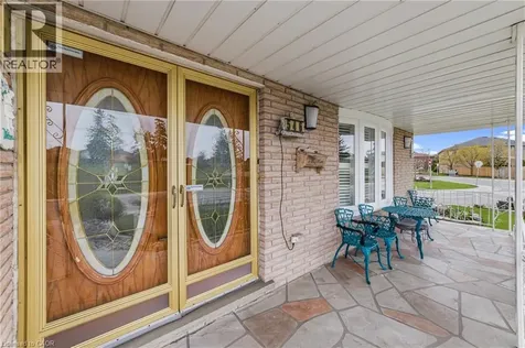 546 Dicenzo Drive Hamilton ON L9C 2C3