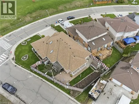 546 Dicenzo Drive Hamilton ON L9C 2C3