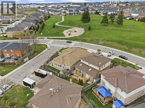 546 Dicenzo Drive Hamilton ON L9C 2C3