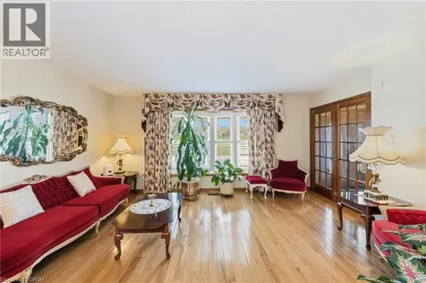 546 Dicenzo Drive Hamilton ON L9C 2C3
