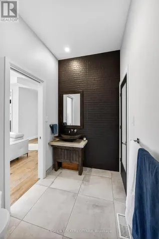 178 Main Street Ottawa ON K1S 1C2