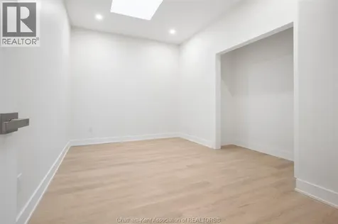 153 King Street Chatham ON N7M 1E4