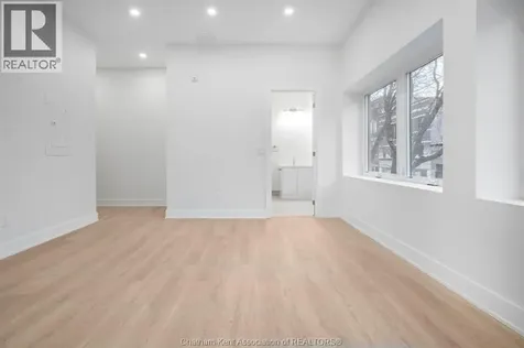 153 King Street Chatham ON N7M 1E4