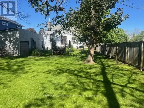 7 Edward Street Selwyn ON K0L 2H0