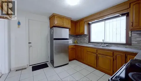1073 Pierre Avenue Windsor ON N9A 2L1
