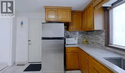 1073 Pierre Avenue Windsor ON N9A 2L1
