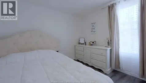 1073 Pierre Avenue Windsor ON N9A 2L1