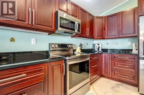 952 Hiawatha Beach Wheatley ON N0P 2P0