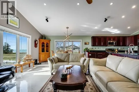 952 Hiawatha Beach Wheatley ON N0P 2P0