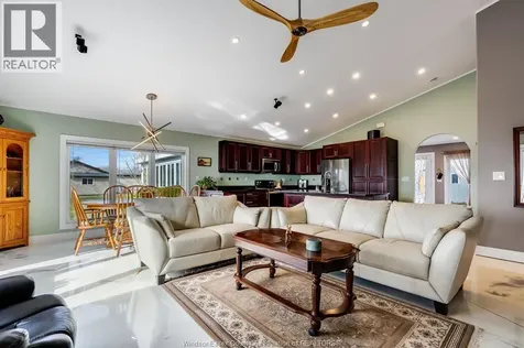 952 Hiawatha Beach Wheatley ON N0P 2P0
