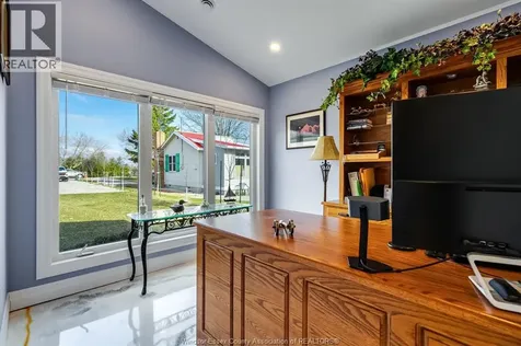 952 Hiawatha Beach Wheatley ON N0P 2P0