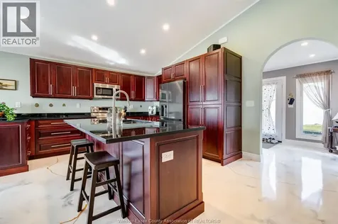 952 Hiawatha Beach Wheatley ON N0P 2P0