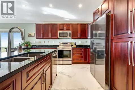 952 Hiawatha Beach Wheatley ON N0P 2P0