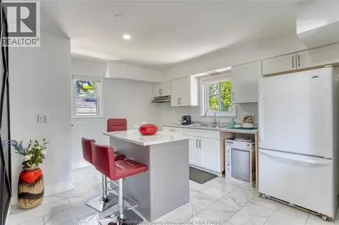 3414 Dominion Avenue Windsor ON N9E 2N7