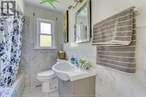 3414 Dominion Avenue Windsor ON N9E 2N7