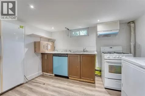 3414 Dominion Avenue Windsor ON N9E 2N7