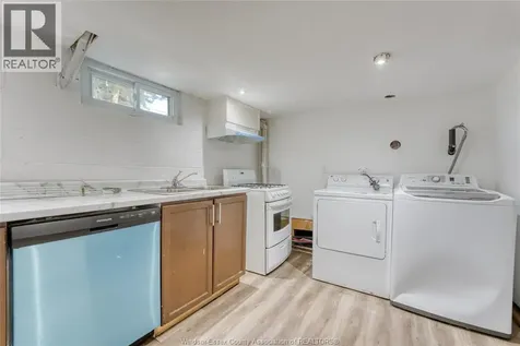 3414 Dominion Avenue Windsor ON N9E 2N7