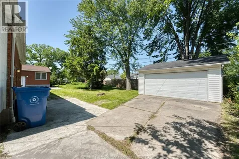 3414 Dominion Avenue Windsor ON N9E 2N7