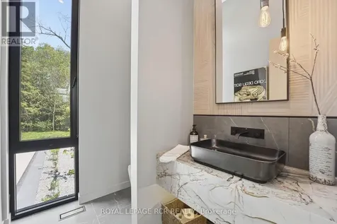 3404 Vivian Road Whitchurch-stouffville ON L4A 2M4
