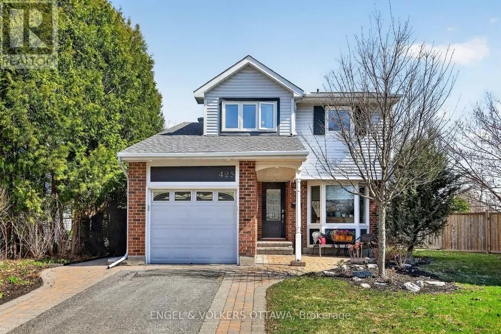 425 Tanager Bay Ottawa ON K1E 2Z7
