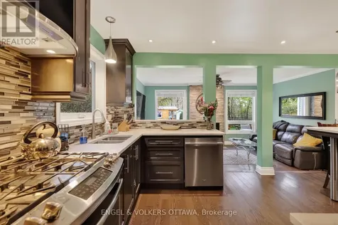 425 Tanager Bay Ottawa ON K1E 2Z7