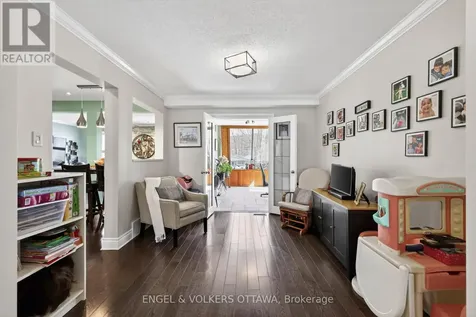 425 Tanager Bay Ottawa ON K1E 2Z7