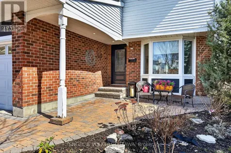 425 Tanager Bay Ottawa ON K1E 2Z7