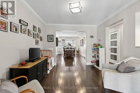 425 Tanager Bay Ottawa ON K1E 2Z7
