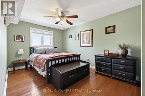 425 Tanager Bay Ottawa ON K1E 2Z7