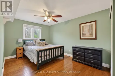 425 Tanager Bay Ottawa ON K1E 2Z7