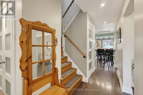425 Tanager Bay Ottawa ON K1E 2Z7