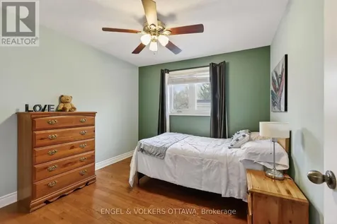 425 Tanager Bay Ottawa ON K1E 2Z7