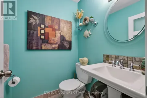 425 Tanager Bay Ottawa ON K1E 2Z7