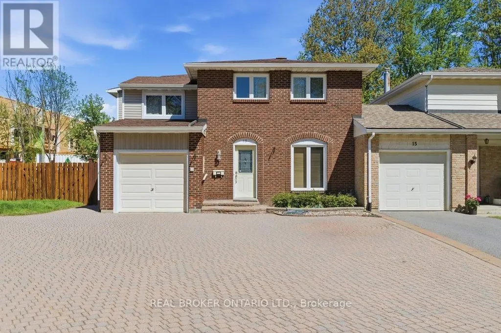 13 Beddoe Lane Ottawa ON K1B 3X9