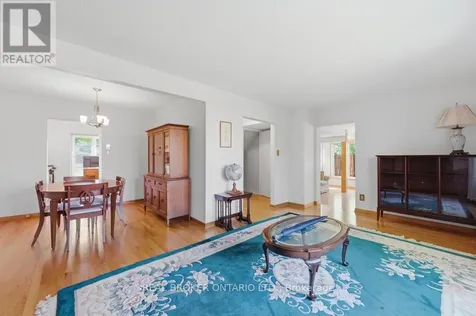 13 Beddoe Lane Ottawa ON K1B 3X9